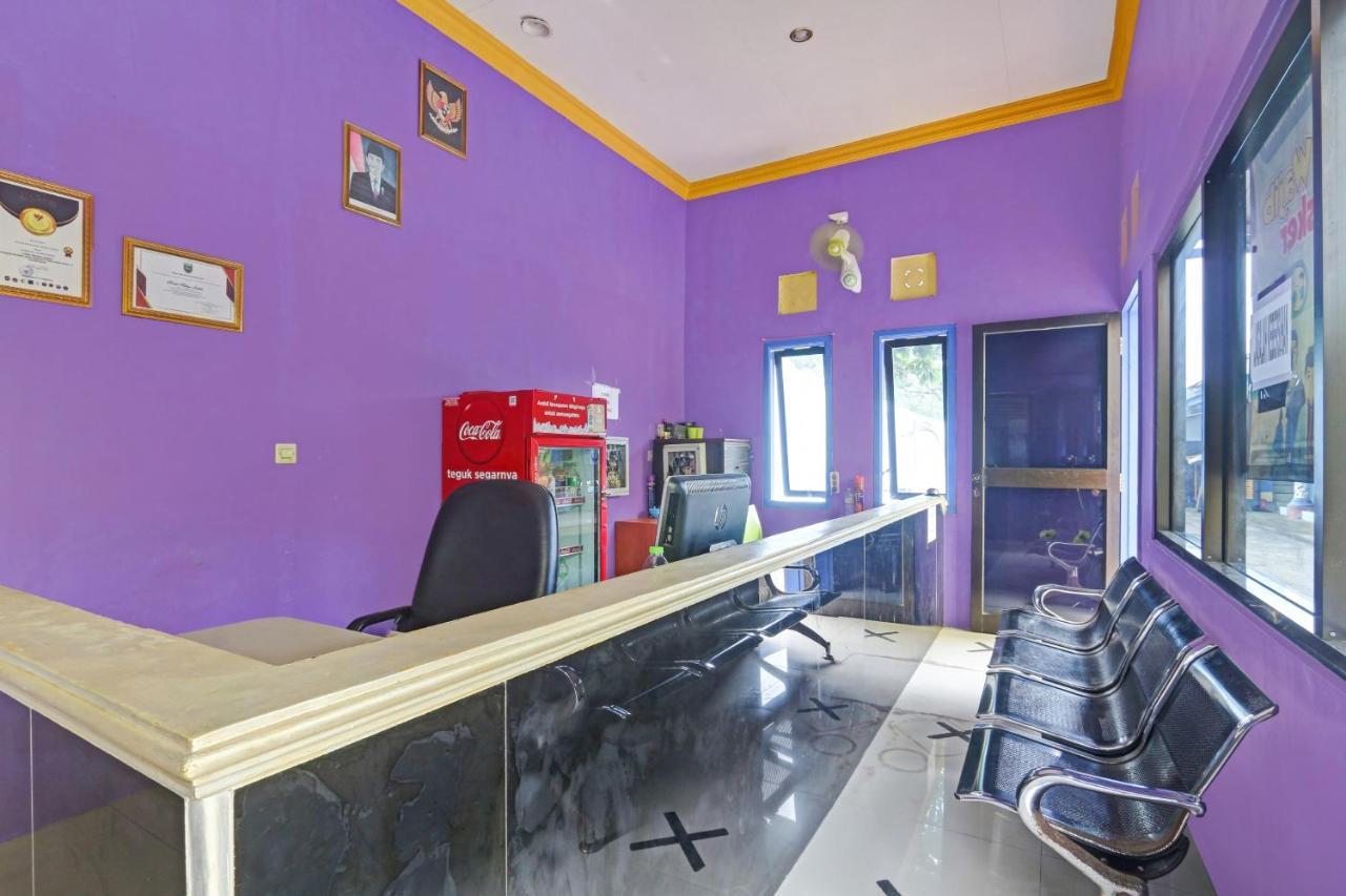 Oyo 90796 Hotel Mulya Indah Tambakmulya Esterno foto