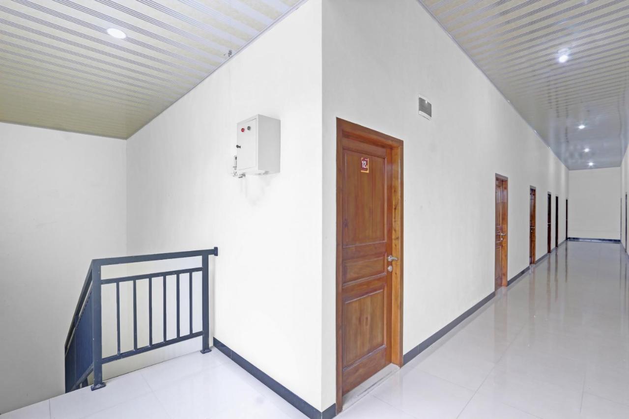 Oyo 90796 Hotel Mulya Indah Tambakmulya Esterno foto