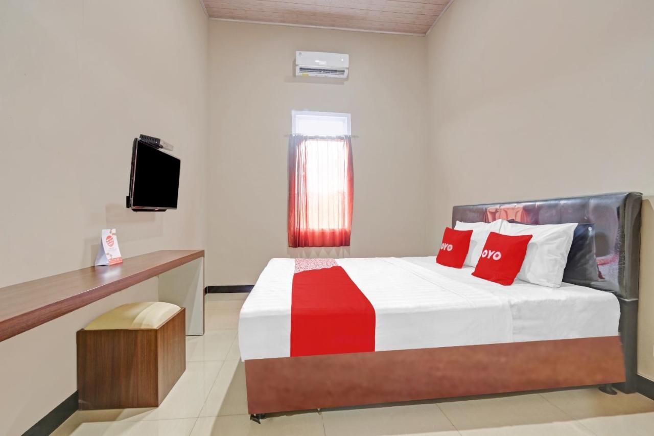 Oyo 90796 Hotel Mulya Indah Tambakmulya Esterno foto