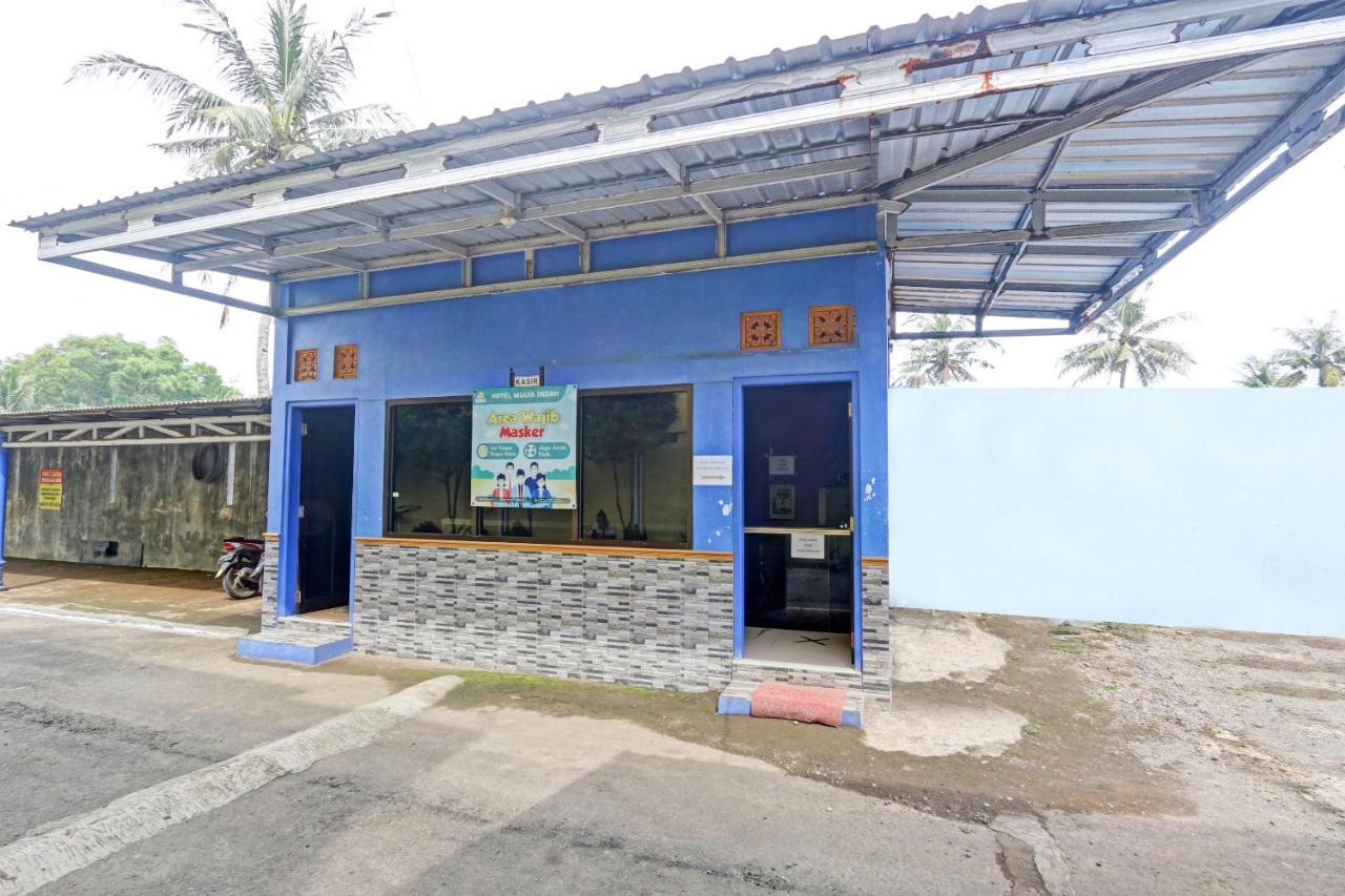 Oyo 90796 Hotel Mulya Indah Tambakmulya Esterno foto