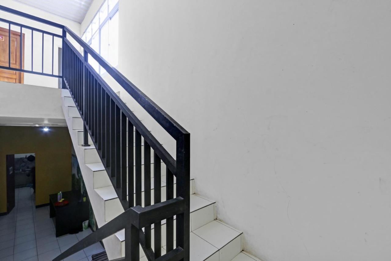 Oyo 90796 Hotel Mulya Indah Tambakmulya Esterno foto