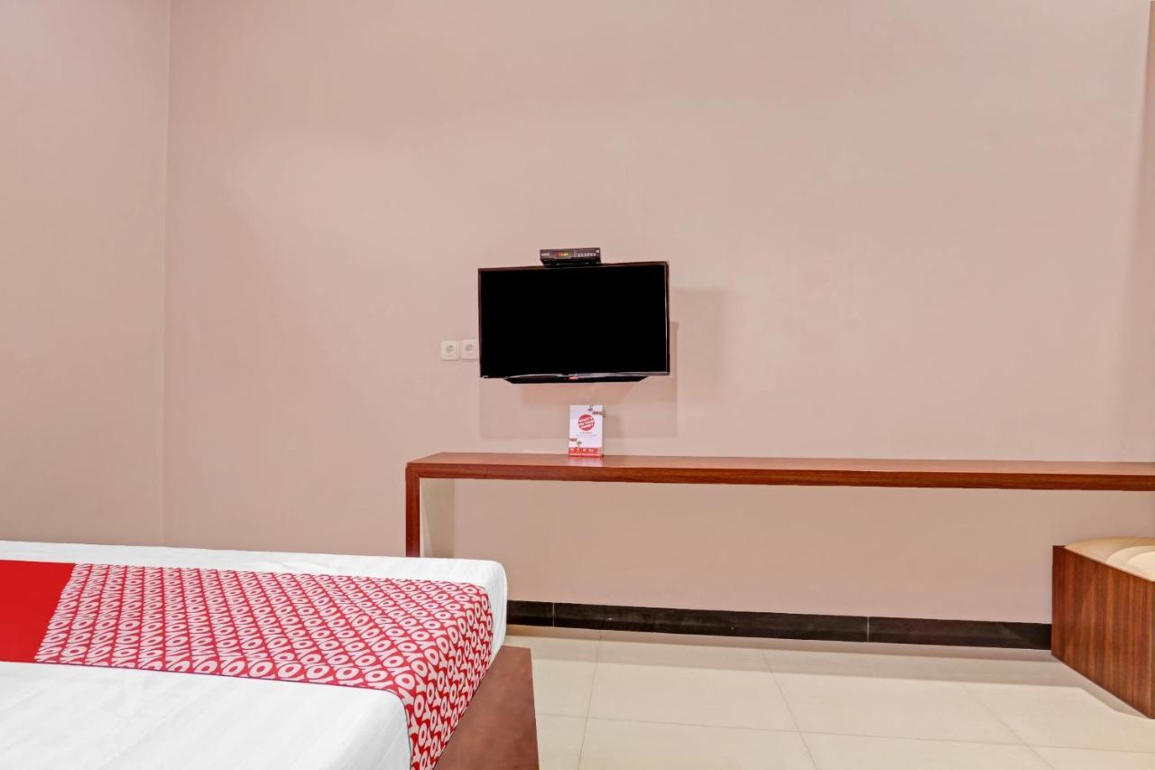 Oyo 90796 Hotel Mulya Indah Tambakmulya Esterno foto