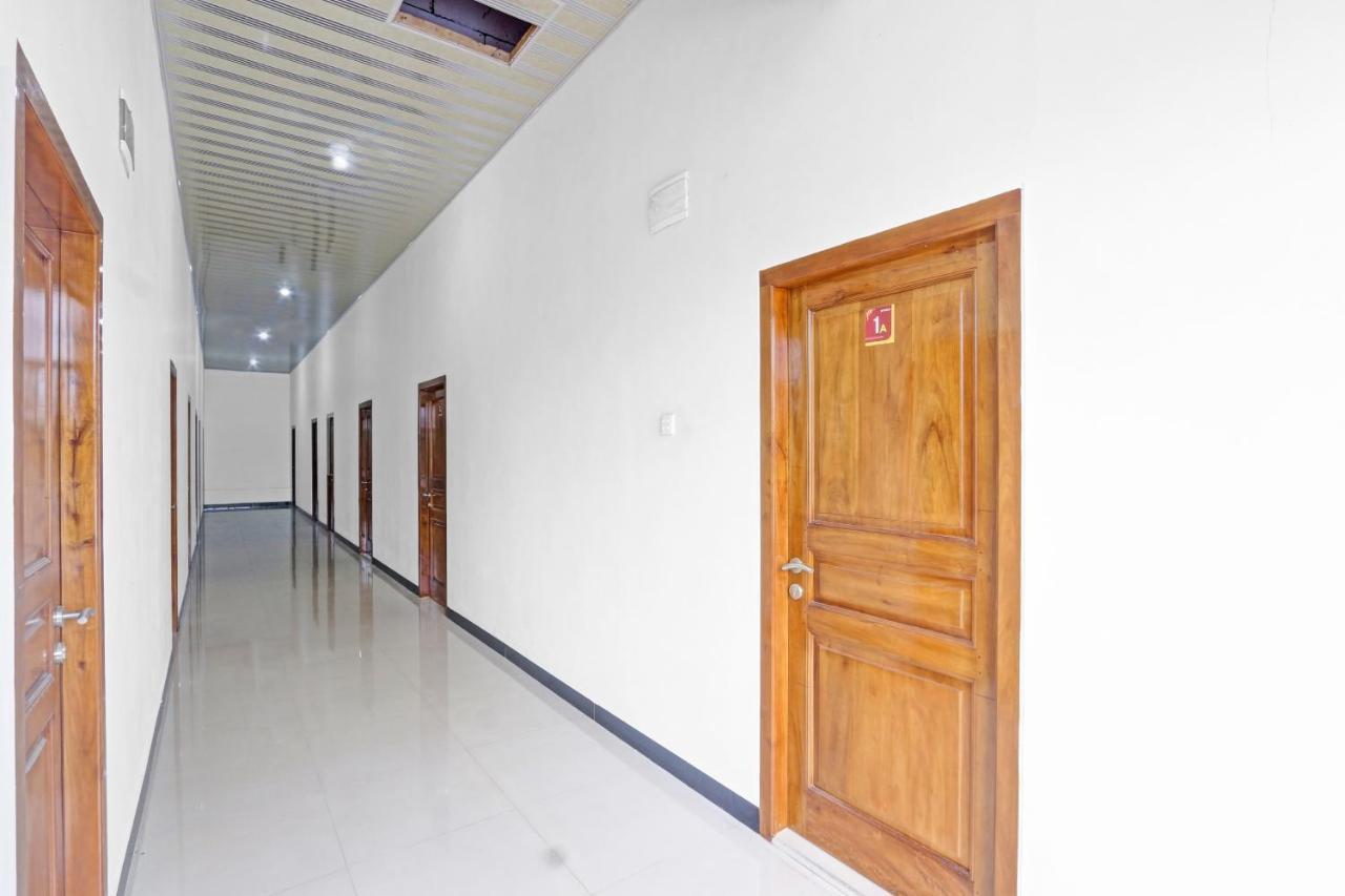Oyo 90796 Hotel Mulya Indah Tambakmulya Esterno foto