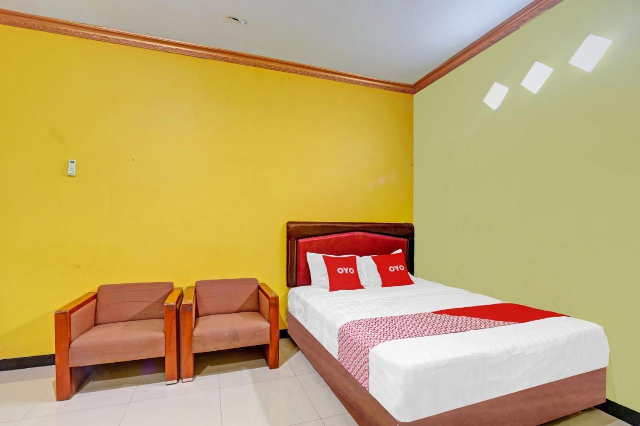 Oyo 90796 Hotel Mulya Indah Tambakmulya Esterno foto