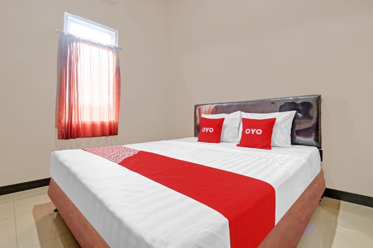 Oyo 90796 Hotel Mulya Indah Tambakmulya Esterno foto