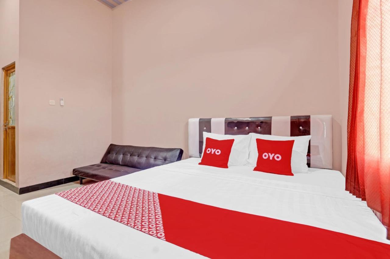 Oyo 90796 Hotel Mulya Indah Tambakmulya Esterno foto