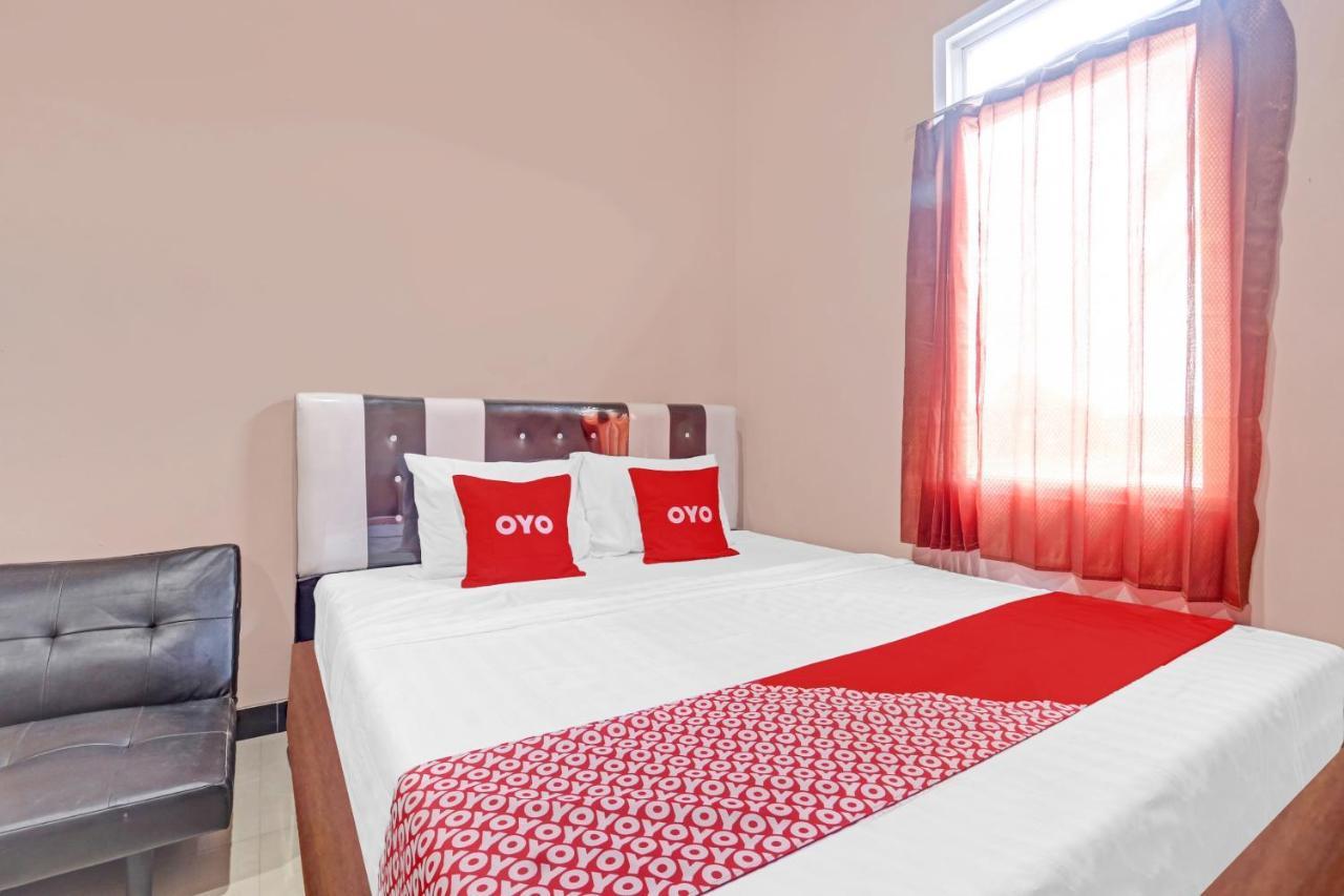 Oyo 90796 Hotel Mulya Indah Tambakmulya Esterno foto